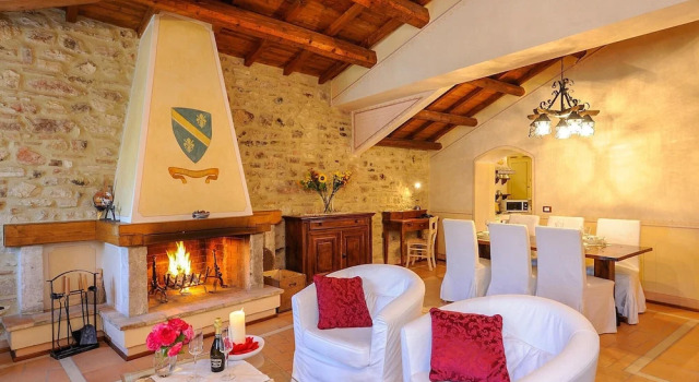 Firminia, Varaa Hotelli Scheggino Umbria