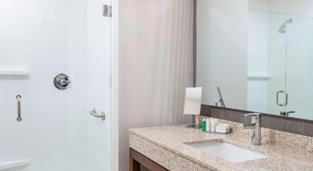 Standard Vierer Zimmer Courtyard Stafford Quantico