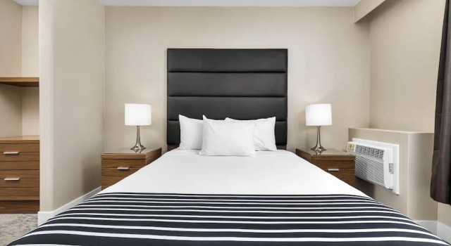 Люкс Grand Sandman Hotel Grande Prairie