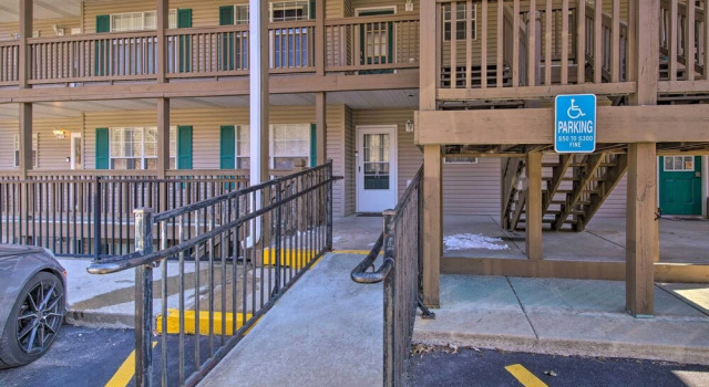 ~ 3 Mi to The Strip: Branson Condo w/ Large Patio!, Забронировать Отель Отели Table Rock Lake 3 звезды, 3*