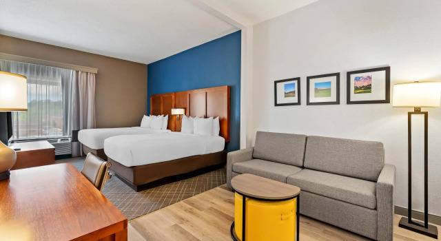 Четырёхместный люкс Comfort Suites Bethlehem Near Lehigh University and LVI Airport