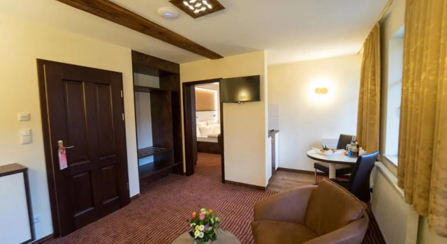 Hotel Goldener Hirsch, Varaa Hotelli Suhl Thuringian Forest