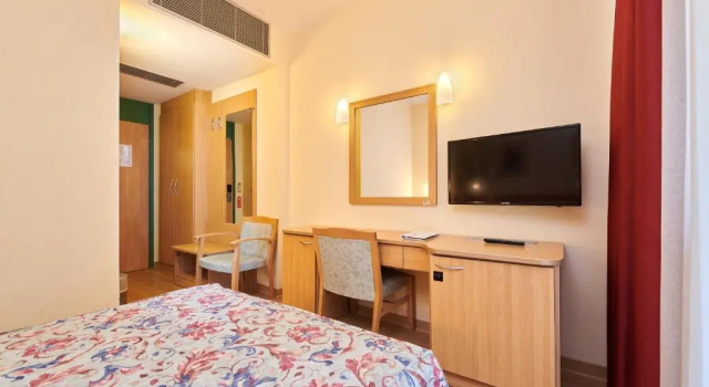 Одноместный номер Economy с балконом Hotel Aurora Plava Laguna