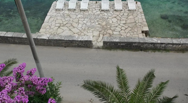 Апартаменты с видом на море PENTHOUSE STOLIV Villa located 5 meters from the sea SPA-Pool Exclusive Terrace,Private Jetty Sunbeds, Pebble Beach, Secluded location Total area 375m2 at your disposal