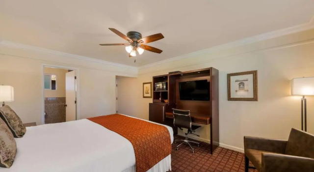 Номер Standard Clarion Collection Carmel Oaks Inn