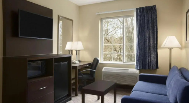 Люкс c 1 комнатой Days Inn & Suites by Wyndham Cherry Hill - Philadelphia