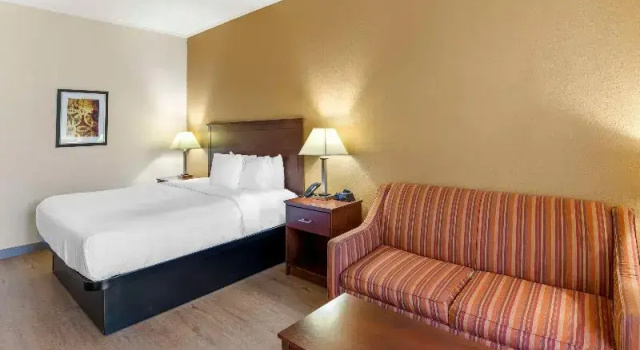 Четырёхместный номер Deluxe Best Western PLUS Governors Inn Richmond