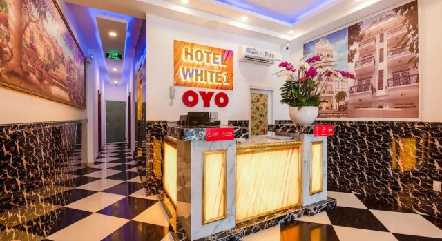OYO 471 White 1 Hotel, Забронировать Отель Район 12 