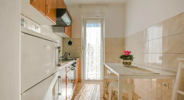 Четырёхместные апартаменты с балконом Apartments Gracijela
