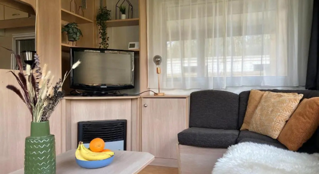 Chalet 't Rijsterbos op camping met zwembad!, Rezervovat Chata Chaty v Friesland, Chalupa