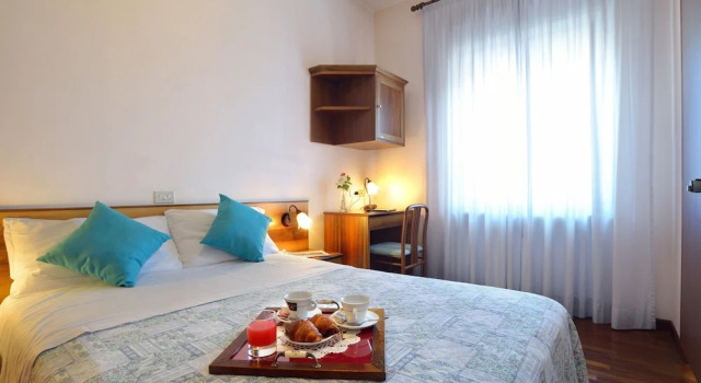 Dante, Rezervasyon Otel Umbria havuzlu oteller, Yüzme Havuzu