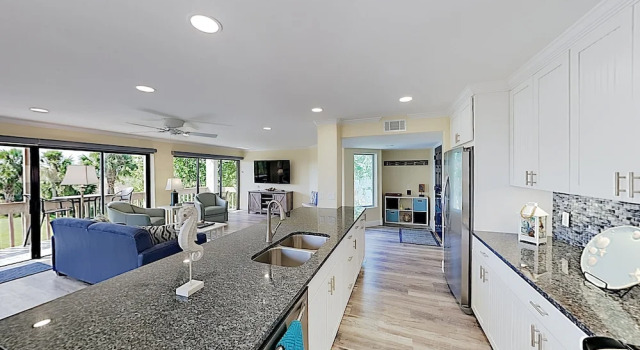 New Listing! Updated Corner Unit W/ Beach Path 3 Bedroom Condo, Забронировать Апартаменты/квартира Сиеста-Ки Sarasota Area