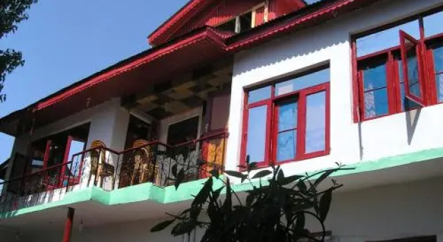 Howrah Guest House, Забронировать Гостевой дом Гостевые дома Jammu & Kashmir Ski, Гостевой дом