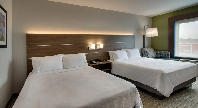 Четырёхместный номер Standard Holiday Inn Express Hotel & Suites Waukegan/Gurnee by IHG
