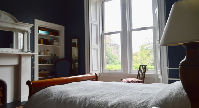 3 Bedroom Family Flat in Newington With Garden