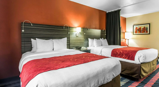 Четырёхместный люкс Comfort Suites Fairgrounds West