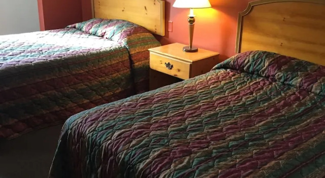 Четырёхместный номер Standard Luxury Inn & Suites
