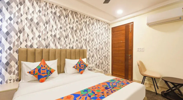 Номер Deluxe FabHotel Hygge Stay - 1.5km from Belvedere Towers Metro Station Gurgaon
