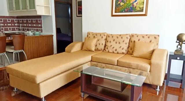Номер Standard с 2 комнатами с балконом Le Vanvarothai Saladaeng Residence