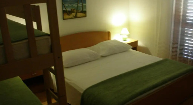 Hotel B&B CHAMBERLAIN, Prenota Hotel Città di Lesina 