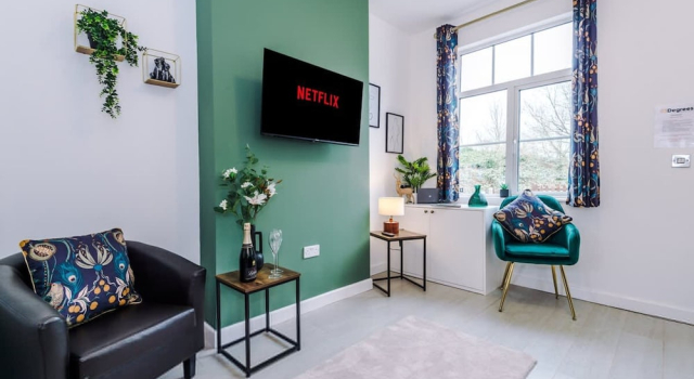 Stunning 3-bed House Amazing Location Sleeps 5, Book Feriehus Nantwich Cheshire