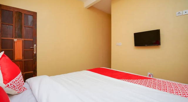 Az Zahra Residence by OYO Rooms, Book Hotel Lakarsantri Surabaya