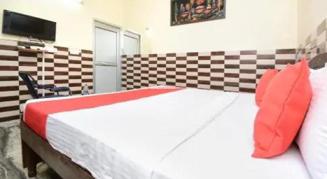 OYO 26919 Hotel New Golden