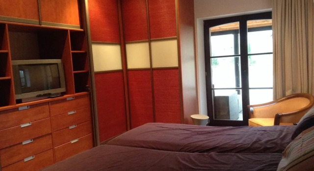 Bed And Breakfast Du Bonheur, Book Hotel Hoteller i Mons med pool, Swimmingpool