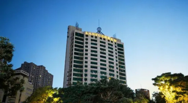 LANOU Hotel (Korla Jindu Square Peacock River Store), Rezerwuj Hotel Hotele w Korla z parkingiem, Parking