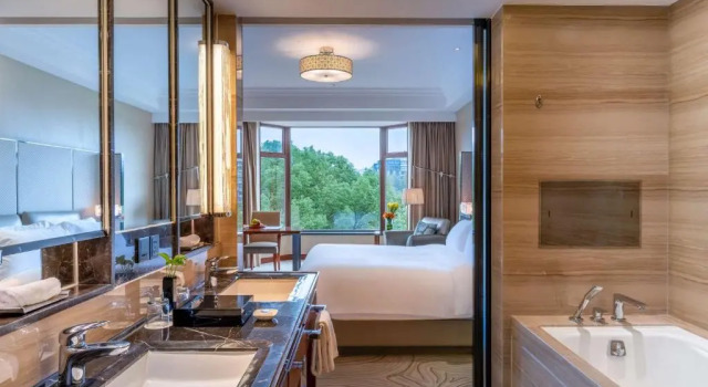 Двухместный клубный номер Luxury с видом на город Sofitel Hangzhou Westlake