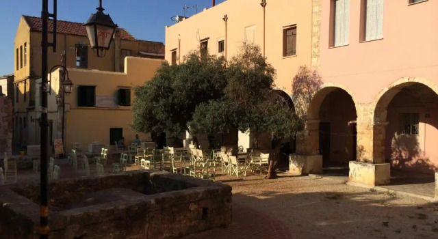 Linda's Convent House and Courtyard, Забронировать Отель Ханья периферийная единица Ханья, рядом с Муниципальный рынок Ханьи
