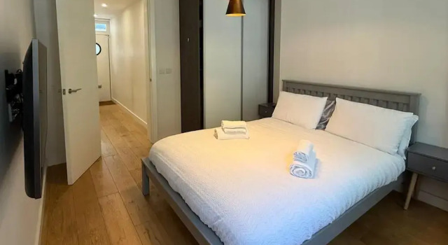 Central London Apartment With 2 Bedrooms -sleeps 6, Забронировать Апартаменты/квартира Апартаменты Лондона, рядом с Театр Phoenix, Апартаменты/квартира