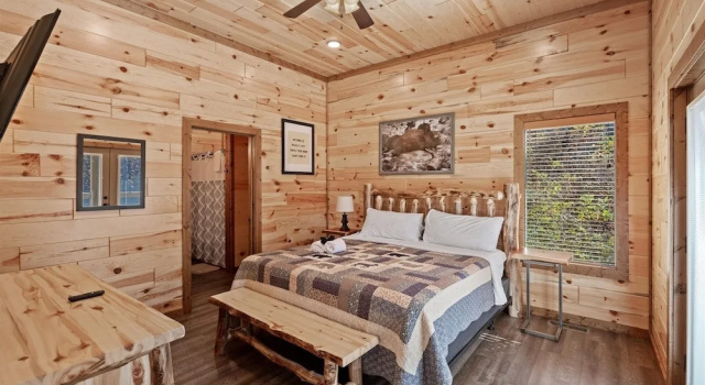 Номер Standard Smokey Treats 5 Bedroom Cabin by RedAwning