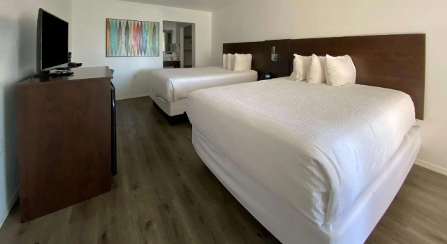 Четырёхместный люкс Magnuson Hotel Papago Inn