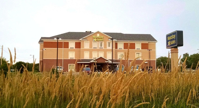 Кровать в общем номере MainStay Suites Grand Island