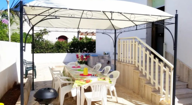 Villa Lucrezia, Rezervasyon Villa Racale otoparklı oteller, Otopark