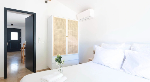 Charming Holiday Home With Private Garden, Забронировать Дом для отпуска Отели в центре Ла-Гард-Френе, в центре
