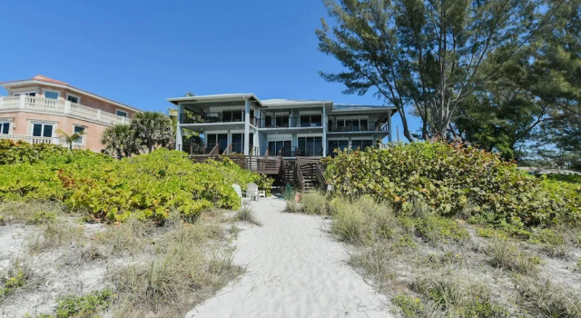 The Beach Front Apartment 3