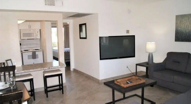 Апартаменты 207 Fully Furnished 1BR Suite-Prime Location! by RedAwning