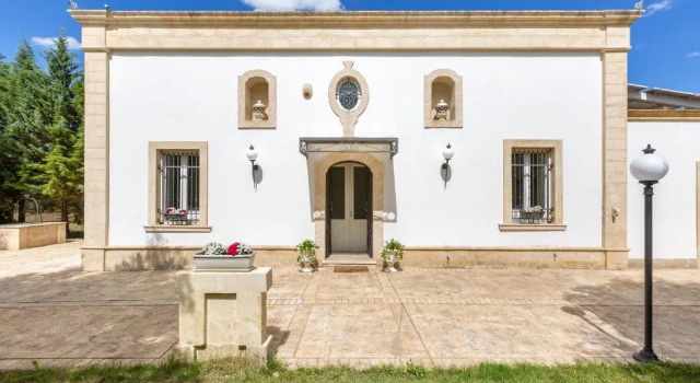 Villa Medici alla Macchia by BarbarHouse, Book Villa Sommerhuse i Oria, Hytte