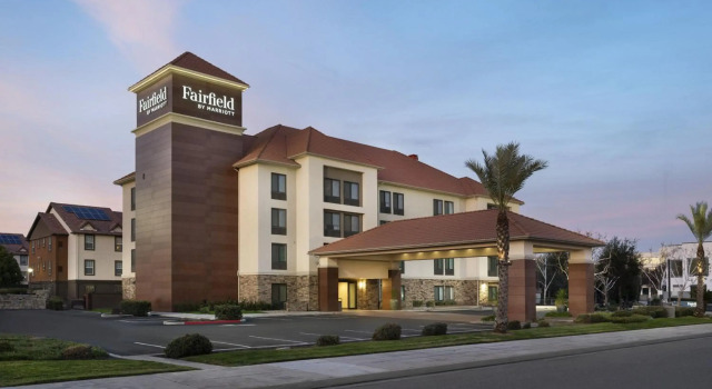 Fairfield by Marriott Inn & Suites Fresno Riverpark, Забронировать Отель Фресно штат Калифорния