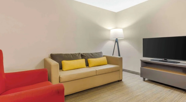 Люкс Country Inn & Suites by Radisson, Newport News South, VA