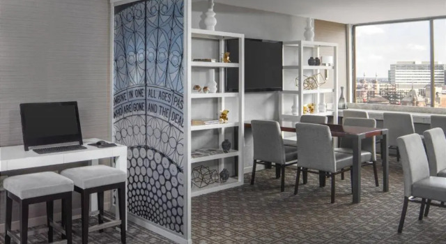 Четырёхместный клубный номер Deluxe Sheraton Philadelphia University City Hotel