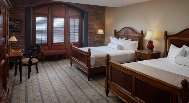 Четырёхместный номер Standard The Inn at Hendersons Wharf, an Ascend Collection Hotel