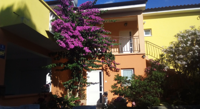 Apartment Midi - with two apartments: A2 Petrcane, Zadar riviera, Забронировать Апартаменты/квартира Апартаменты Петрчане, рядом с Пляж Радман, Апартаменты/квартира