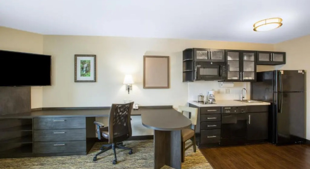 Люкс Candlewood Suites - Omaha Millard Area by IHG
