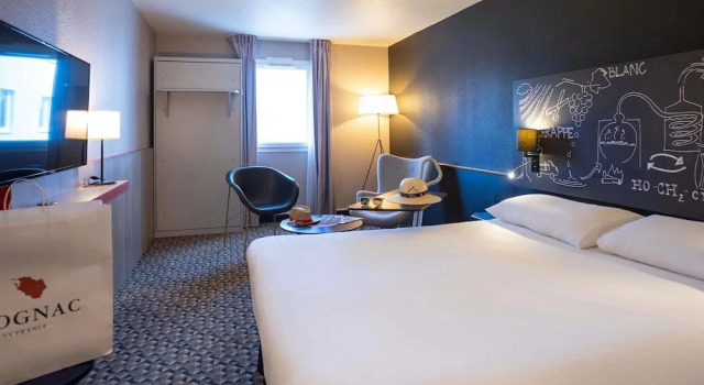 Четырёхместный номер Superior Ibis Styles Cognac