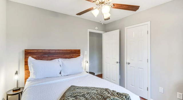 Коттедж с 3 комнатами Mebane Home w/ Private Yard: Steps to Downtown!