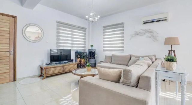 SunnyVillas: 3BR Super Cozy Villa☆Private Pool☆BBQ - Villa Falcon, Забронировать Вилла Коттеджи Паралимни, Коттедж
