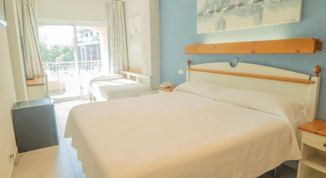 Трёхместный номер Standard с балконом Hotel SAgoita